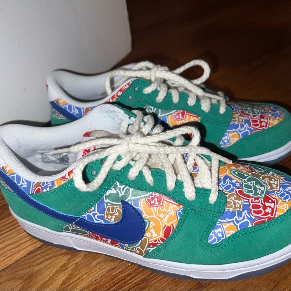 Nike Dunk Low in Big kids size 7y. I am a womens 8/8.5 & fits me. Never worn.